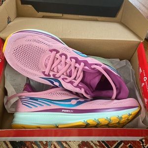NWT never worn Saucony Ride size 9